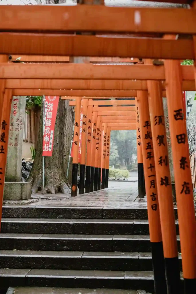 4.compressed_rainy_torii_japan_under100 “Cheapest time to go to Japan – rainy day at traditional Torii gate during off-season travel”
